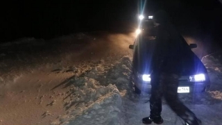 Ночью саратовские спасатели помогали застрявшим в снежных заносах