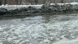 Очевидец: "Московское шоссе под водой, новые тротуары разрушены"