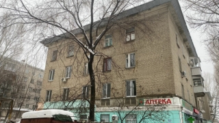 Саратовец госпитализирован с сотрясением мозга от упавшего с крыши снега