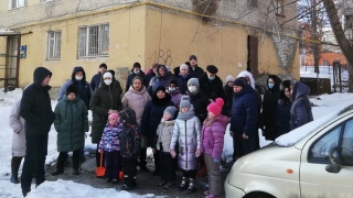 Около 400 жителей аварийного дома в Саратове предупредили об угрозе гибели