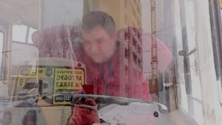 Водитель автобуса зажал дверями забывшую деньги девочку. Его уволят