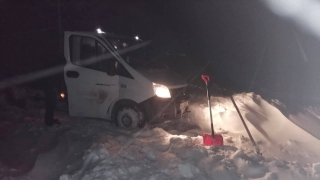 Ночью под Энгельсом спасатели эвакуировали троих застрявших на "Газели"