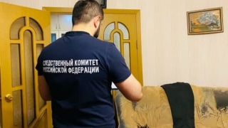 В квартире на Усть-Курдюмской нашли труп пенсионера с синяками и ссадинами