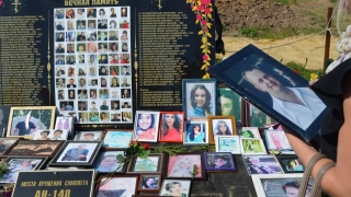 "До сих пор не нашли виновных". В России вспоминают жертв крушения самолета "Саратовских авиалиний"