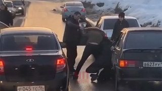 Дорожный конфликт в Заводском районе Саратова перерос в драку