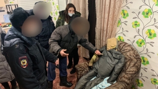 Саратовец не смог выгнать гостя и зарезал его
