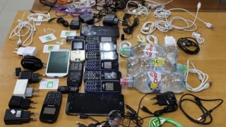 В энгельсскую колонию пытались перебросить телефоны и спирт