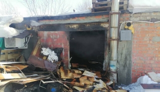 В Энгельсе из-за обогревателя сгорели три гаража