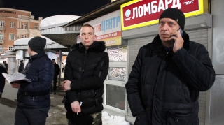 В Саратове чиновники безрезультатно прождали троллейбус на остановке
