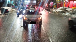 В центре Саратова женщина попала под колеса "Гранты"
