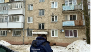 Под Саратовом после схода снега с крыши госпитализированы двухлетняя девочка и ее мать