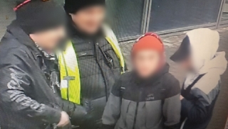 В подземном переходе на 3-й Дачной избили и ограбили мужчину