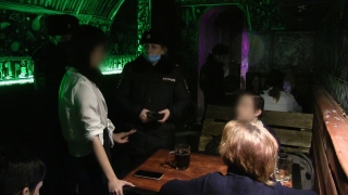 Полицейские искали выпивающих подростков в саратовских барах