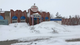 Ночью три расчета тушили бывшее придорожное кафе