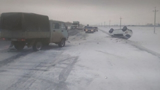 Парень на "буханке" отправил водителя "Рено" в больницу