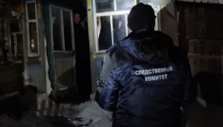 Житель Турков пошел проведать знакомых и обнаружил труп старушки и ее сына