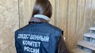 В подъезде дома на Перспективной нашли труп молодого мужчины