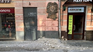 На проспекте Кирова обрушился фасад исторического здания