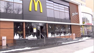 "Будем больше есть дома". В Саратове McDonald`s доживает последние дни