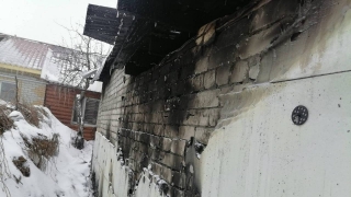 Под Энгельсом пожарные тушили двухквартирный дом и баню