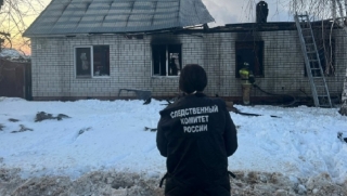 В Энгельсе заживо сгорела пожилая женщина, сын не смог ее спасти
