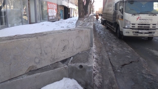 Саратовцы пожаловались на "полосу препятствий" перед поликлиникой