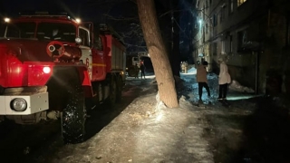 На пожаре в саратовской коммуналке погиб пожилой курильщик