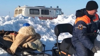 Спасатели на снегоходе эвакуировали упавшего с лошади мужчину