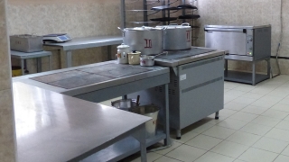 Завхоз и три повара взяли себе продукты из школьной столовой. Возбуждено дело
