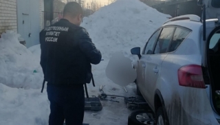 В балаковских гаражах авто насмерть задавило своего хозяина