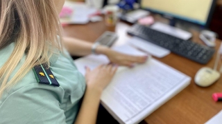 Энгельсские приставы помогли девушке получить расходники к инсулиновой помпе