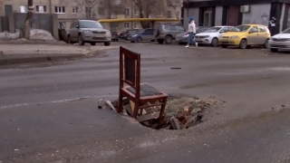 Поездки по улице Чернышевского в Саратове стали испытанием для водителей