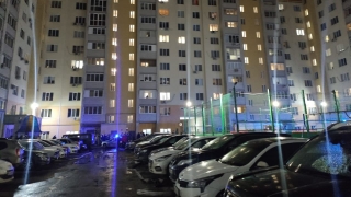 Вспыхнула зарядка от телефона: на пожаре в десятиэтажке спасены 27 человек