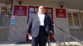 Олег Костин: "Шапки можно снять, маски сбрасывать рано"