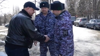 В Саратове на оживленной дороге росгвардейцы спасли диабетика