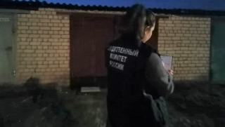 Соседи по гаражу нашли труп мужчины в смотровой яме