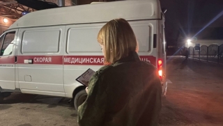 Пенсионерка с раной головы и ссадинами на лице скончалась в машине скорой помощи