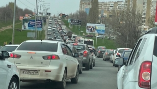 Ямочный ремонт в час пик заблокировал движение из Юбилейного