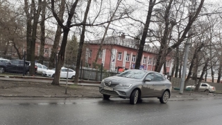 ГИБДД: парковавшийся на дороге у отдела полиции автохам оштрафован