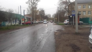 Водитель автобуса при высадке пассажиров начал движение. Пенсионерка в больнице