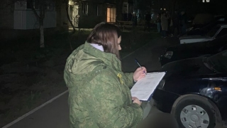 Ночью возле подъезда нашли зарезанного 40-летнего мужчину