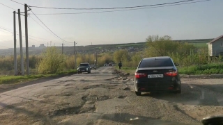 Саратовские автомобилисты шокированы состоянием дороги в Юбилейном