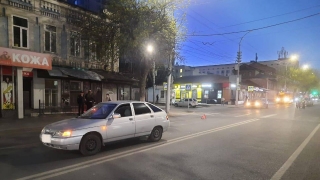 На перекрестке в центре Саратова пешеход-нарушитель попал под "двенадцатую"