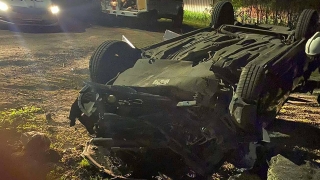 Женщина-водитель опрокинула "Приору" на ночной дороге и попала в больницу