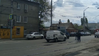 На Степана Разина иномарка сбила двух молодых женщин