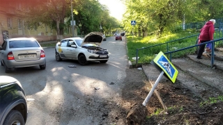 В ДТП с такси на Гвардейской пострадали два человека