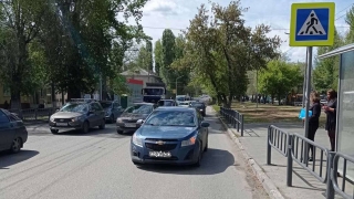На проспекте Энтузиастов женщина за рулем "Шевроле" сбила пешехода