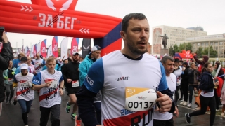 Дождь не помешал саратовским участникам "Забега.РФ" пробежать километры