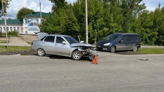 В столкновении "Форда" и "десятки" в Балакове пострадала девочка