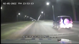 Полицейские в погоне за пьяным водителем прострелили ему четыре колеса